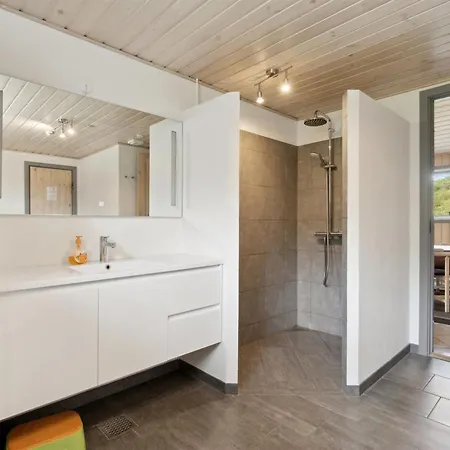 Erlinda - 3-1km From The Sea By Interhome Nyaraló *