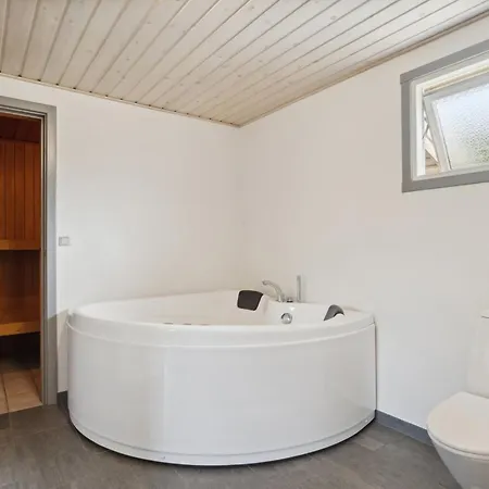 Erlinda - 3-1km From The Sea By Interhome Bolilmark