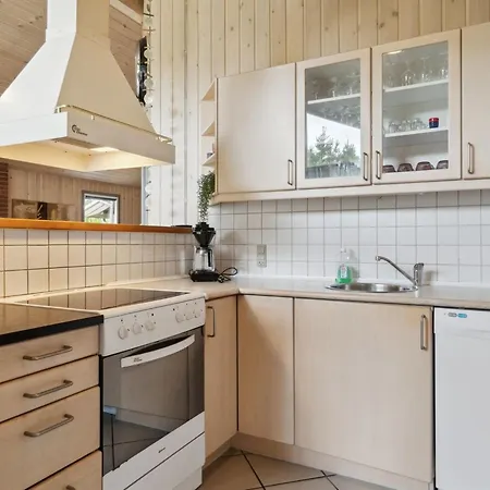 Erlinda - 3-1km From The Sea By Interhome