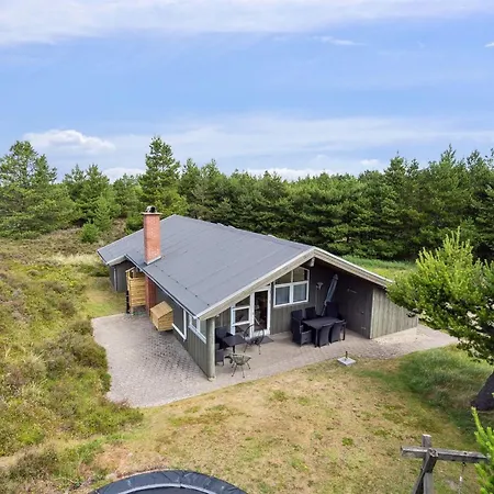 Erlinda - 3-1km From The Sea By Interhome Nyaraló