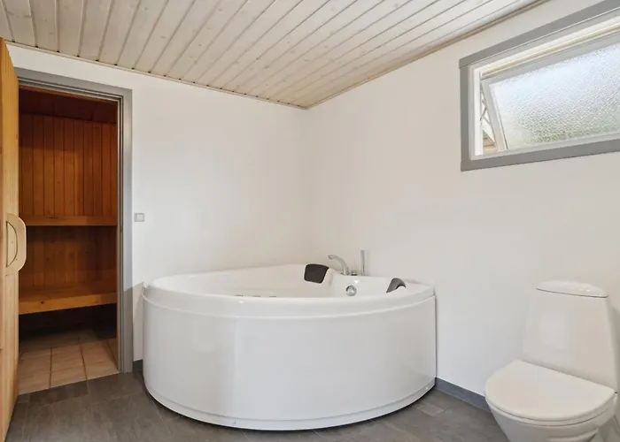 Erlinda - 3-1km From The Sea By Interhome Bolilmark